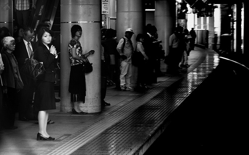 いじめで仕事辞めたい?辞める前に検討